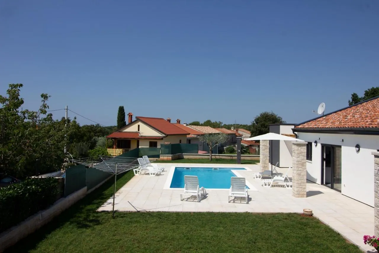 Beautiful Villa Serenity With Private Pool Gajana