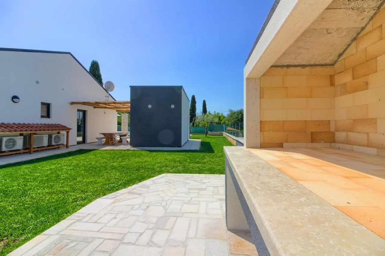 Beautiful Villa Serenity With Private Pool Gajana 0*,